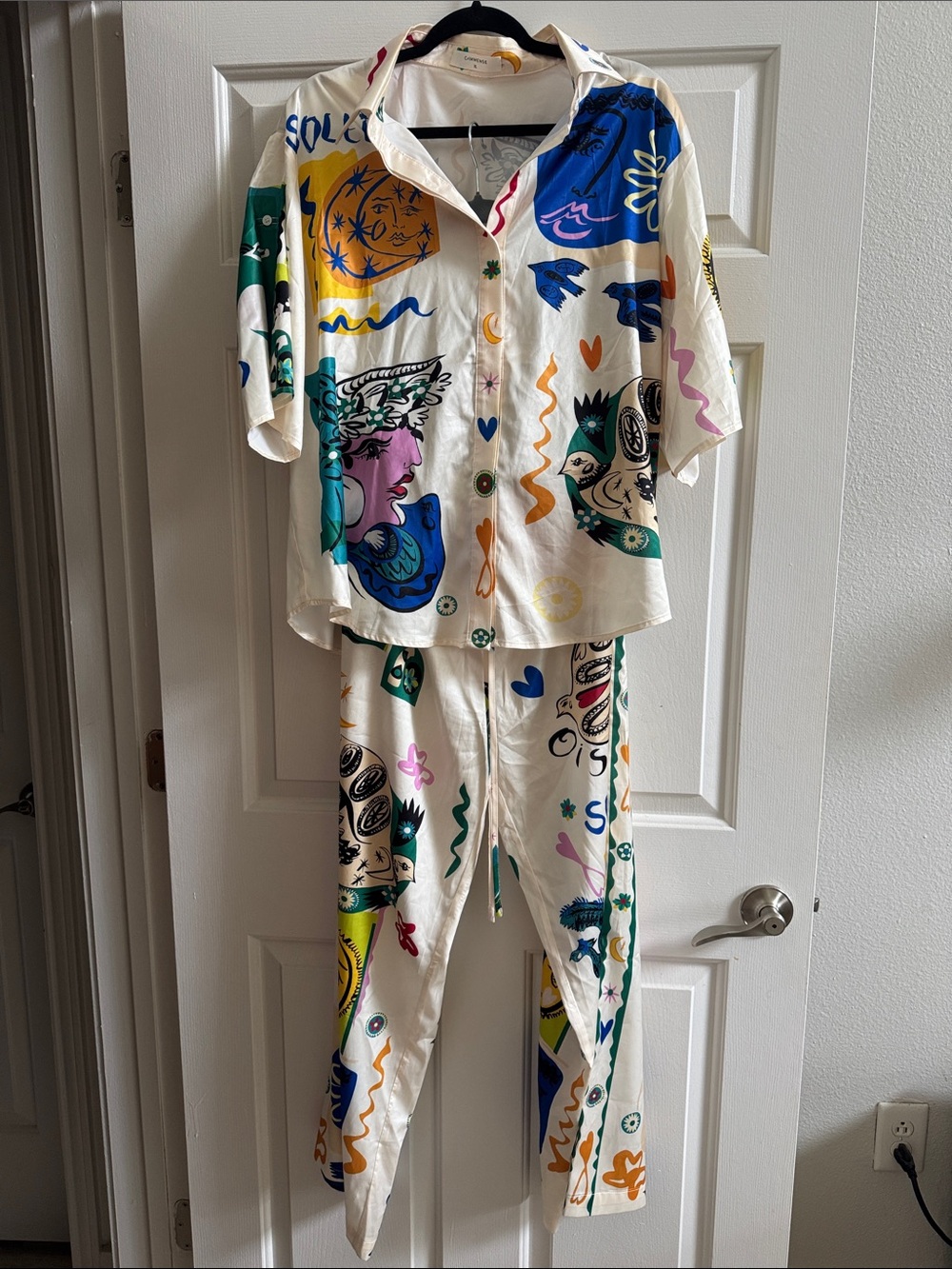 Women’s Cream Multicolor Graphic Set